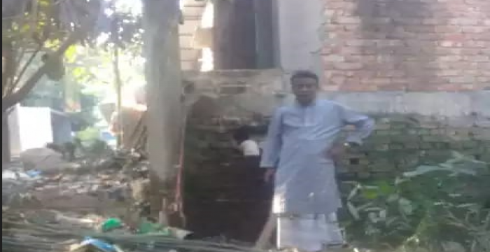 পৈত্রিক জায়গার উপর প্রভাবশালীর জবরদখলের অভিযোগ